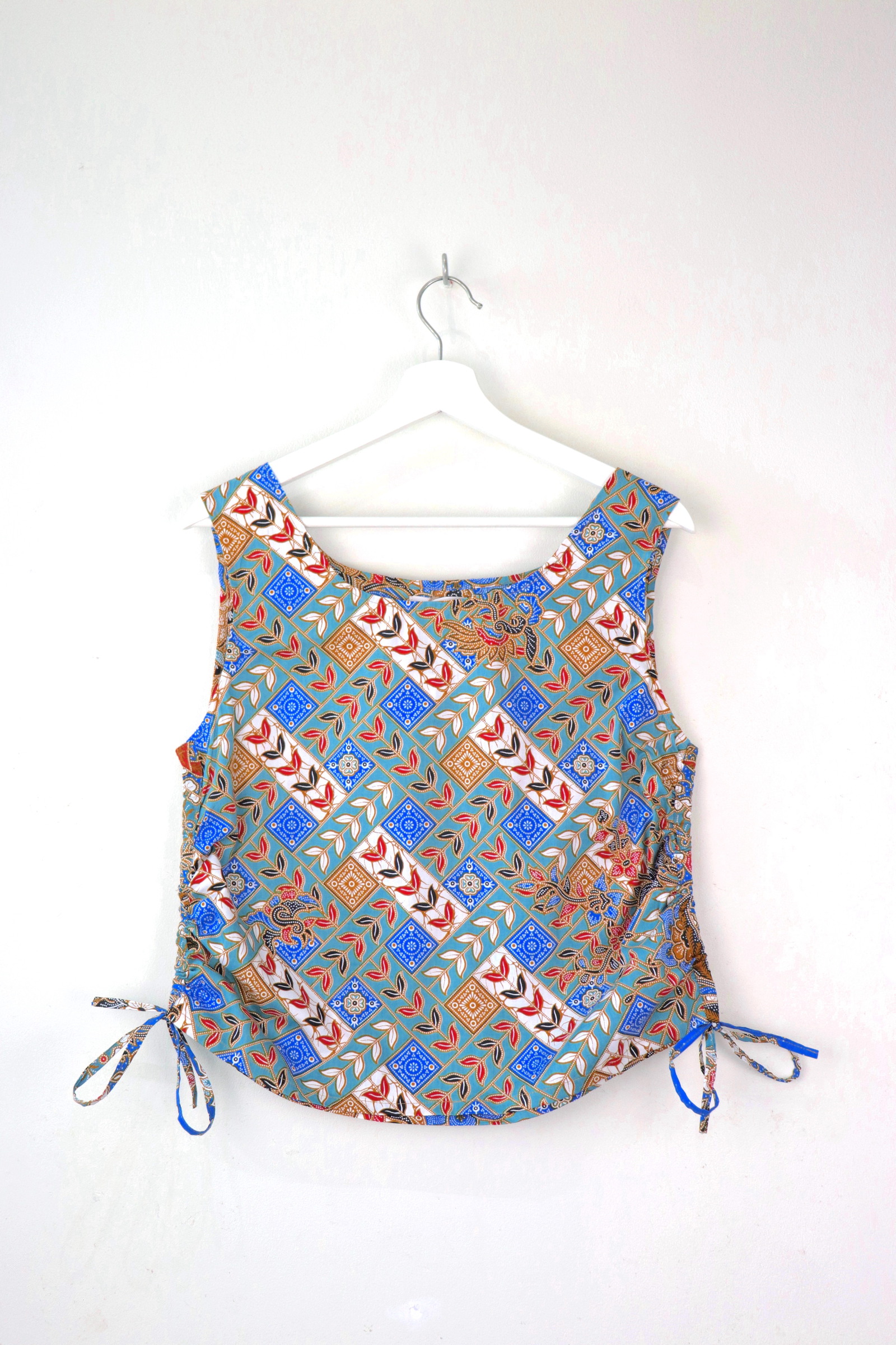 Side Ruched Drawstring Batik Top - Coastal Castle ( M - L  )