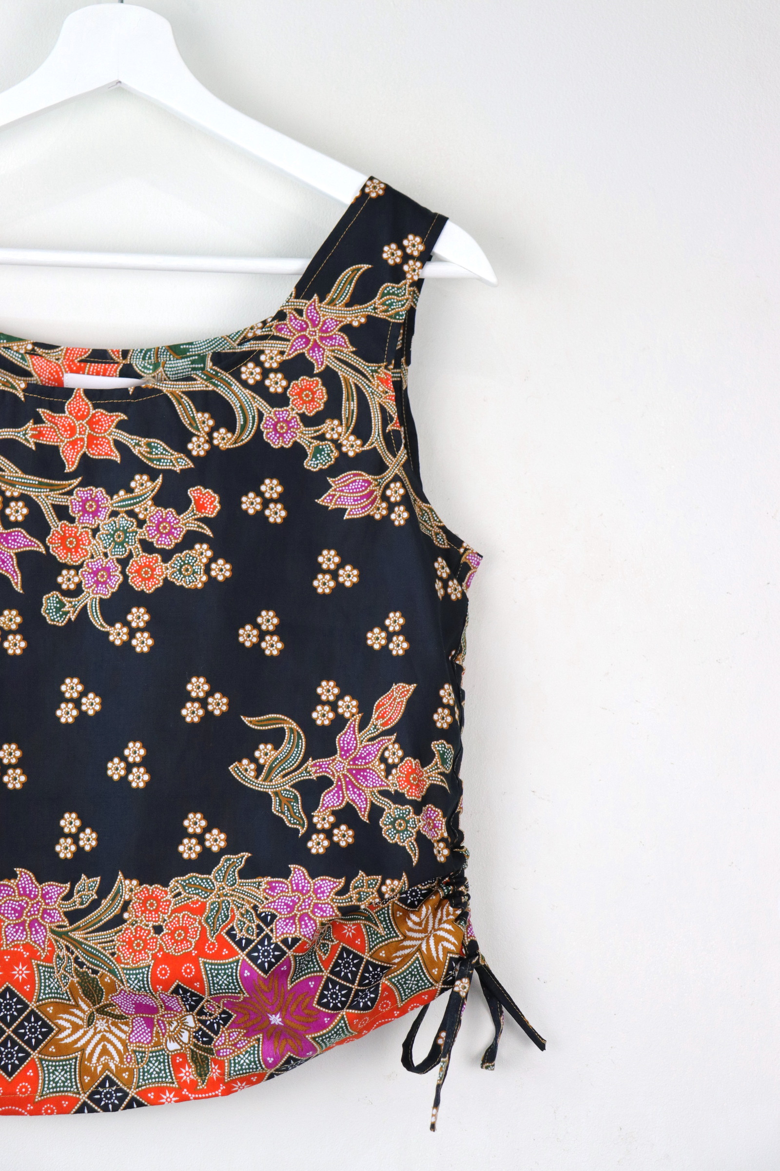 Side Ruched Drawstring Batik Top - Queen of the Jungle ( S - M )