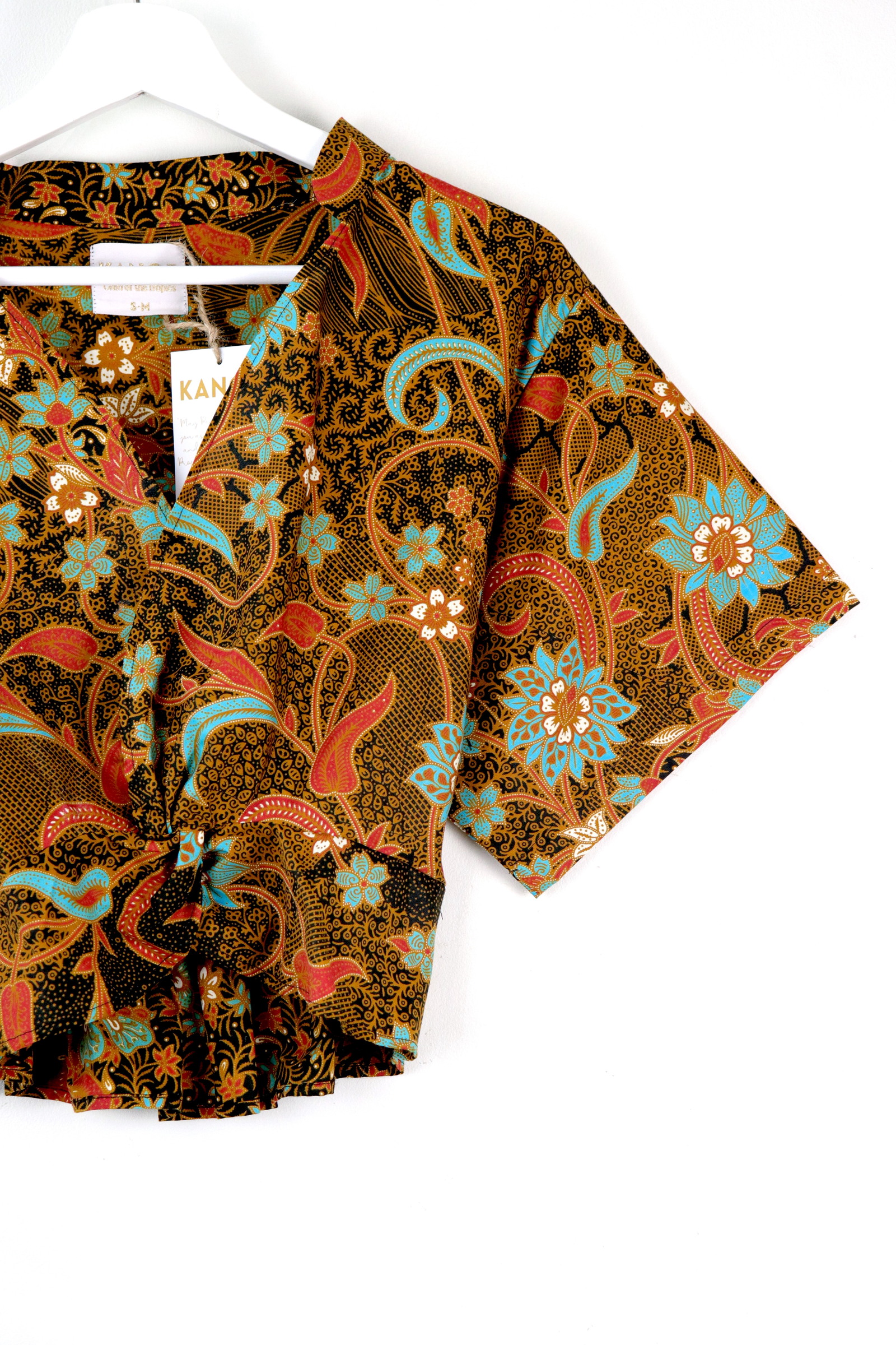 Twisted Front Mandarin Top - Enchanted Meadow