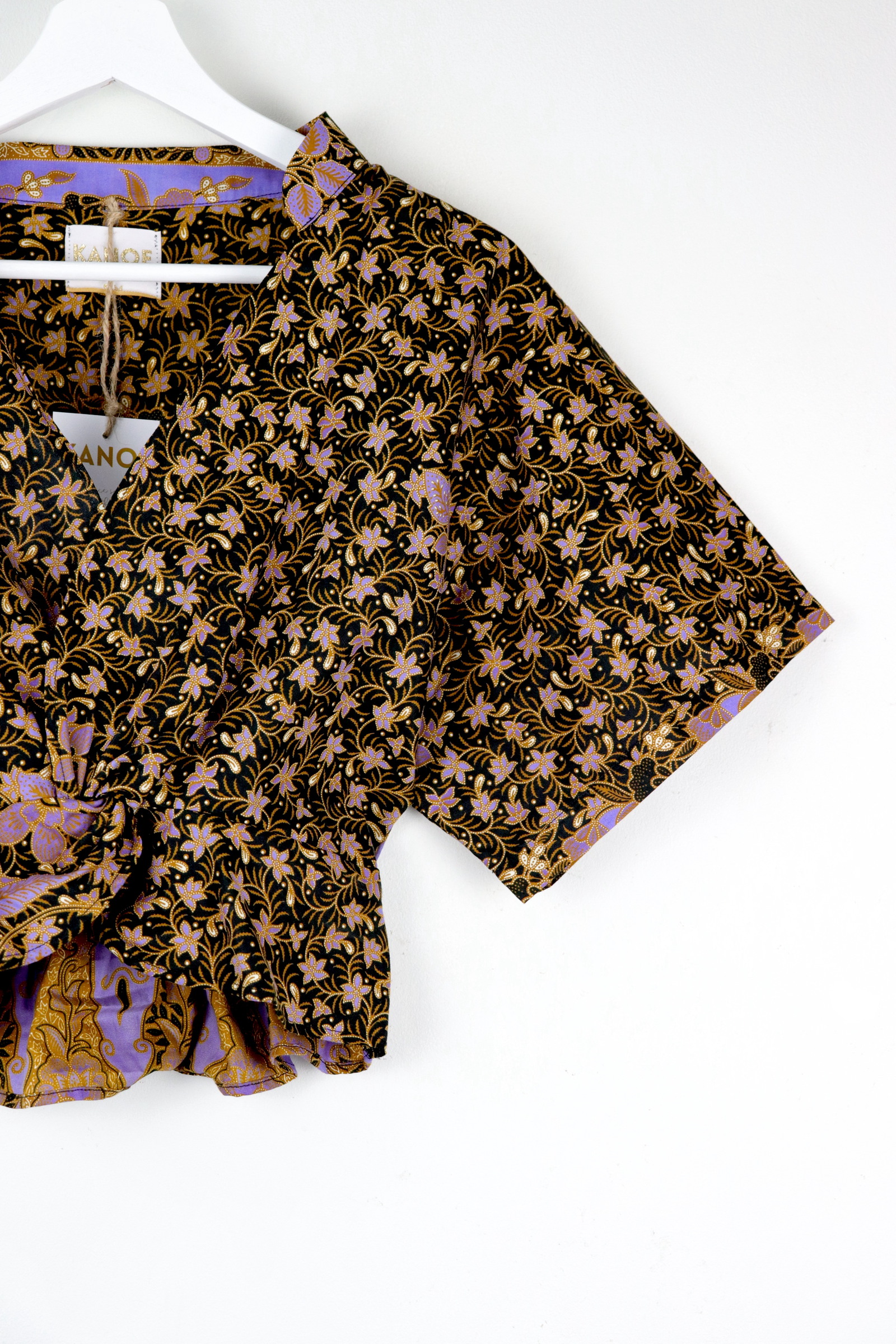 Twisted Front Mandarin Top - Violet Fireflies
