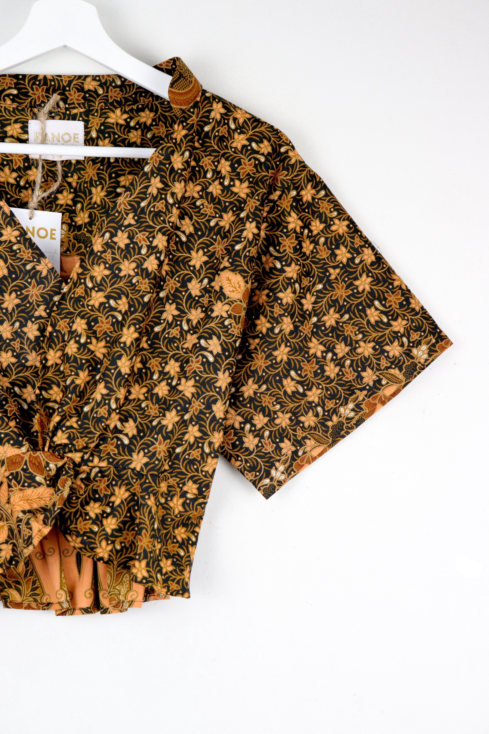 Twisted Front Mandarin Top - Nectarine Dreams