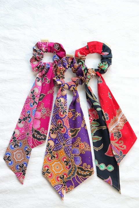 Batik-scrunchie-with-ribbon8