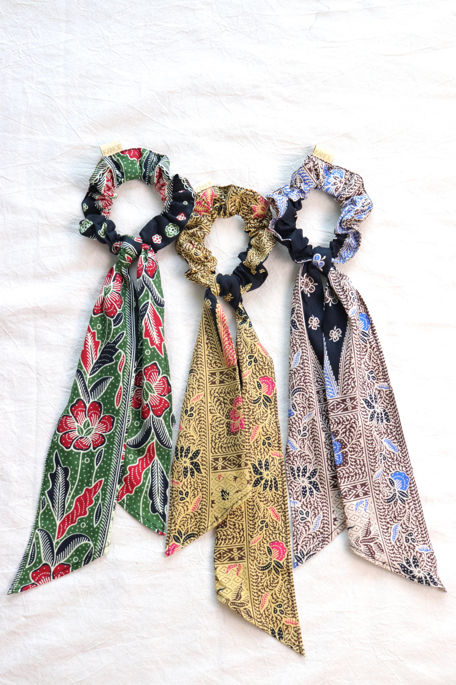 Batik Scrunchie w/ Ribbon [Set of 3] - Holly