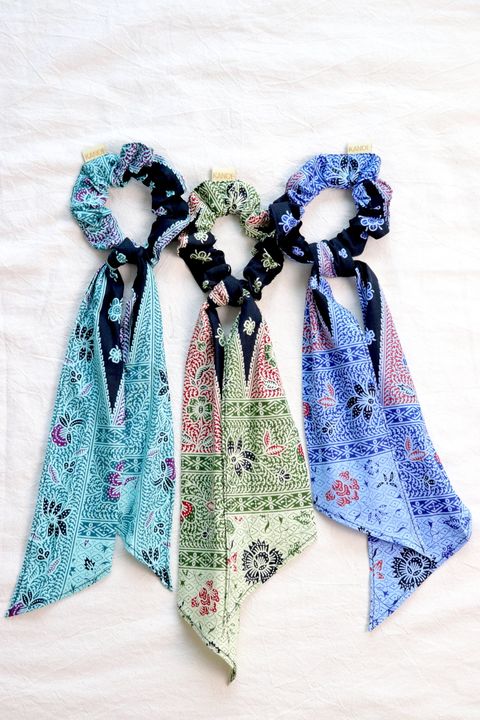 Batik-scrunchie-with-ribbon27