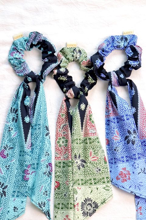 Batik-scrunchie-with-ribbon28