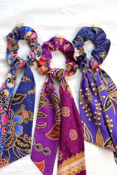 Batik-scrunchie-with-ribbon35