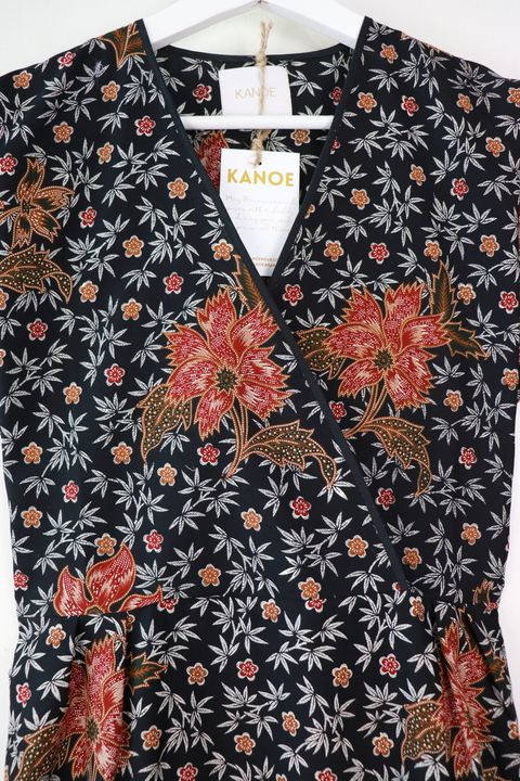 batik-black-border-kimono-wrap-dress-5