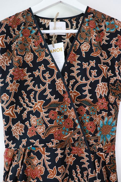 batik-black-border-kimono-wrap-dress-13