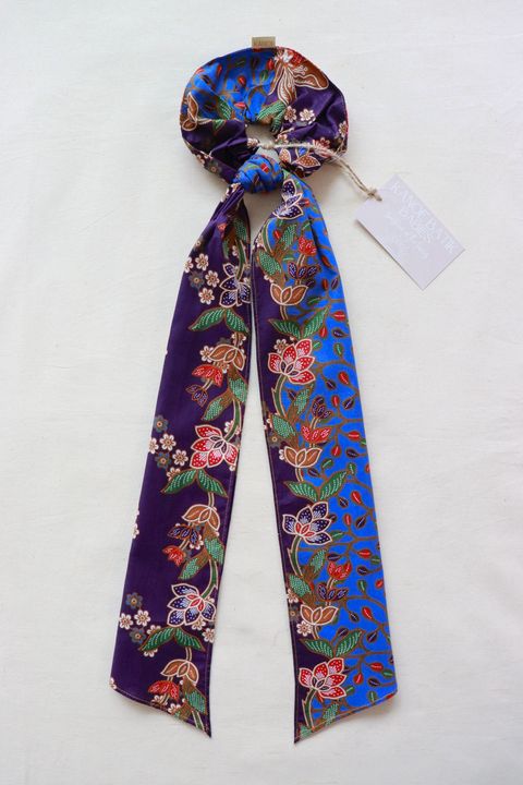 Maxi-batik-scrunchie-with-ribbon-2