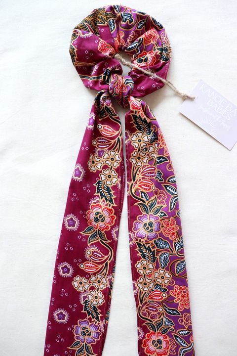 Maxi-batik-scrunchie-with-ribbon-7