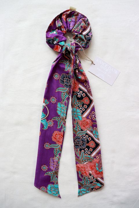 Maxi-batik-scrunchie-with-ribbon-8