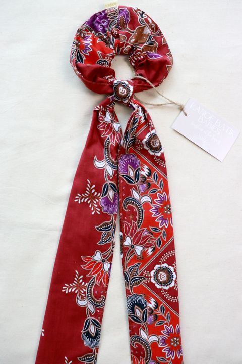 Maxi-batik-scrunchie-with-ribbon-15