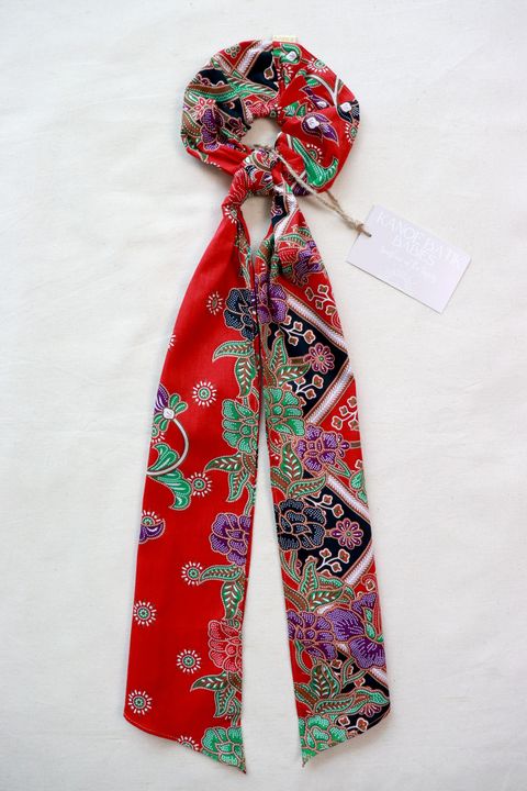 Maxi-batik-scrunchie-with-ribbon-18