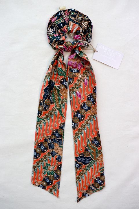 Maxi-batik-scrunchie-with-ribbon-20