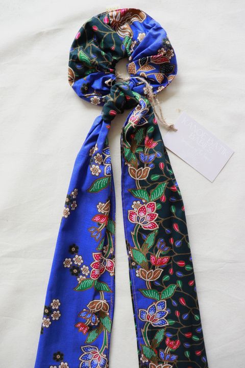 Maxi-batik-scrunchie-with-ribbon-23