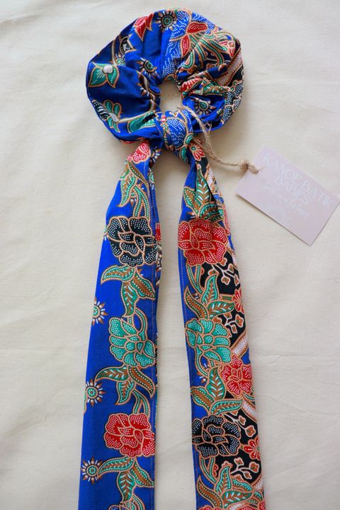 Maxi-batik-scrunchie-with-ribbon-25