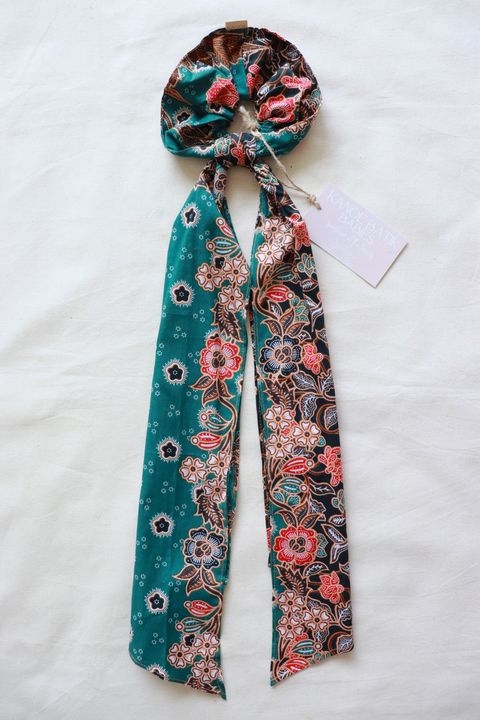 Maxi-batik-scrunchie-with-ribbon-28