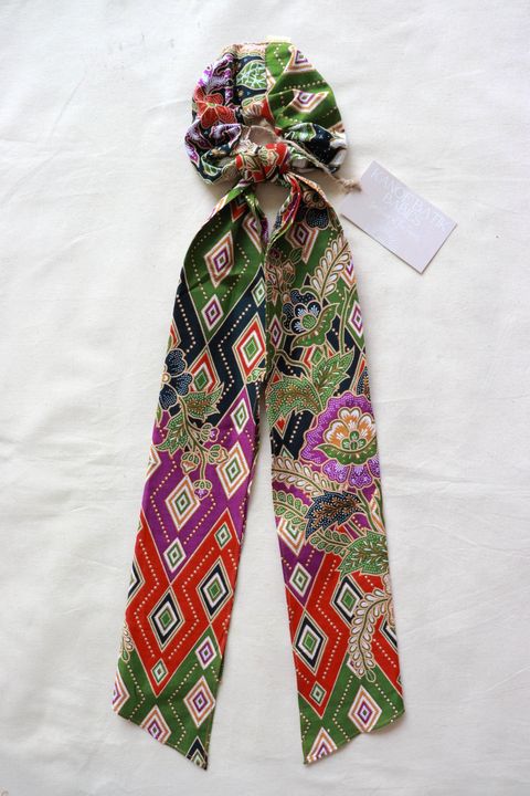 Maxi-batik-scrunchie-with-ribbon-34