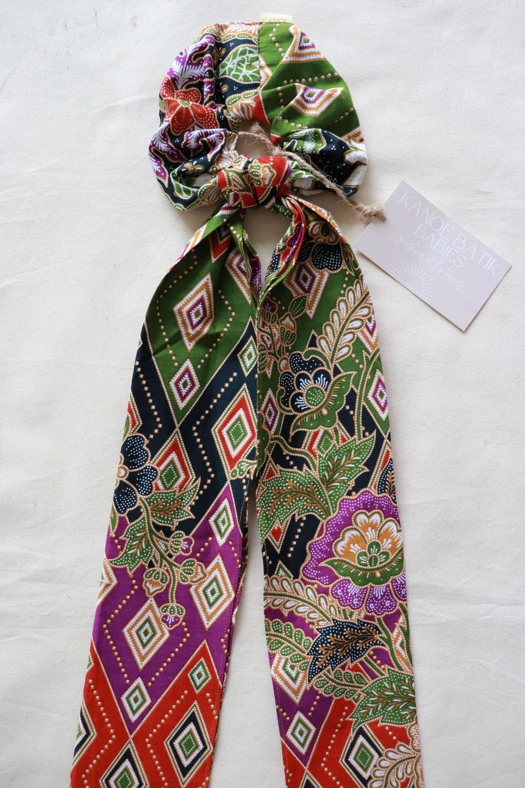 Maxi-batik-scrunchie-with-ribbon-35