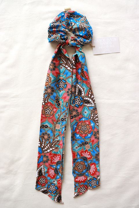 Maxi-batik-scrunchie-with-ribbon-40