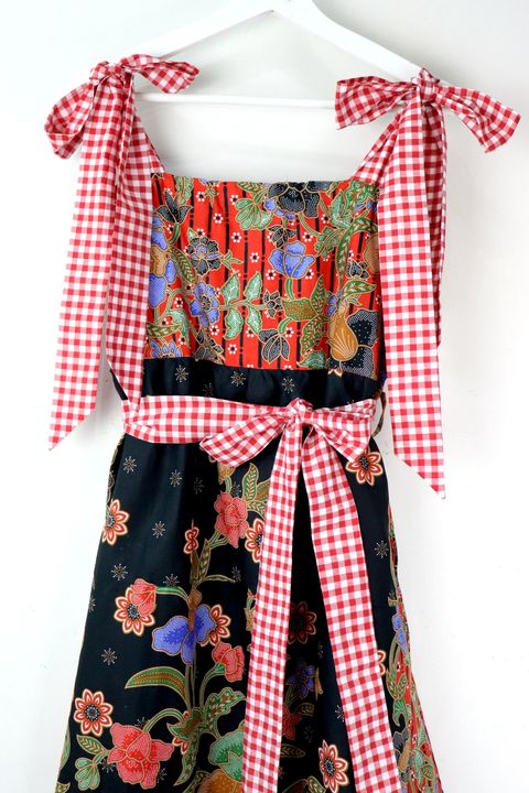 Christmas-batiik-gingham-dress-23