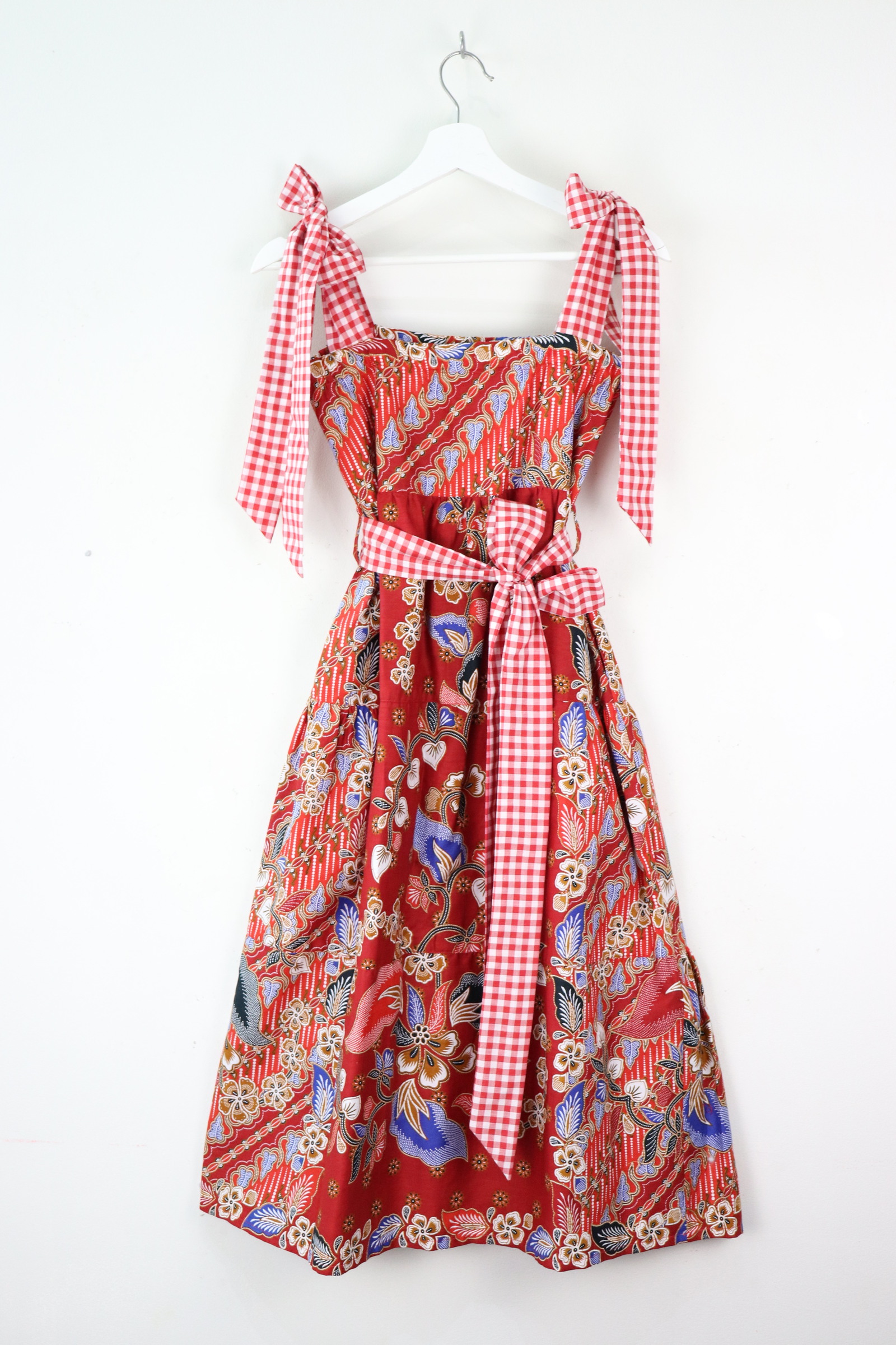 BE PRESENT Christmas Dress - Mistletoe Magic