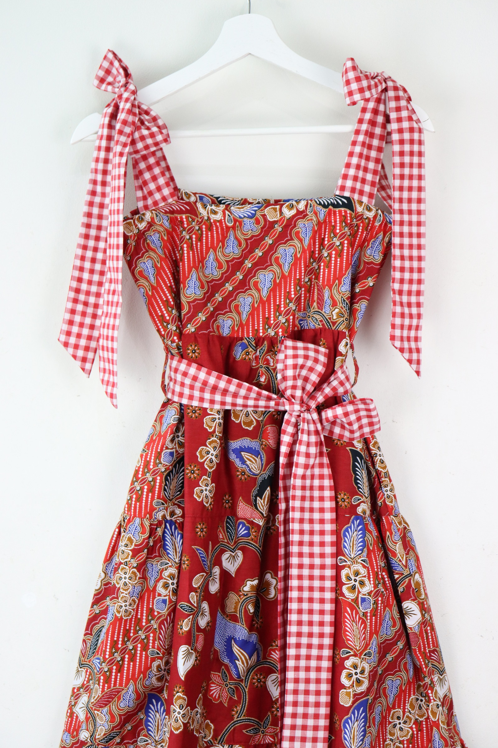 BE PRESENT Christmas Dress - Mistletoe Magic