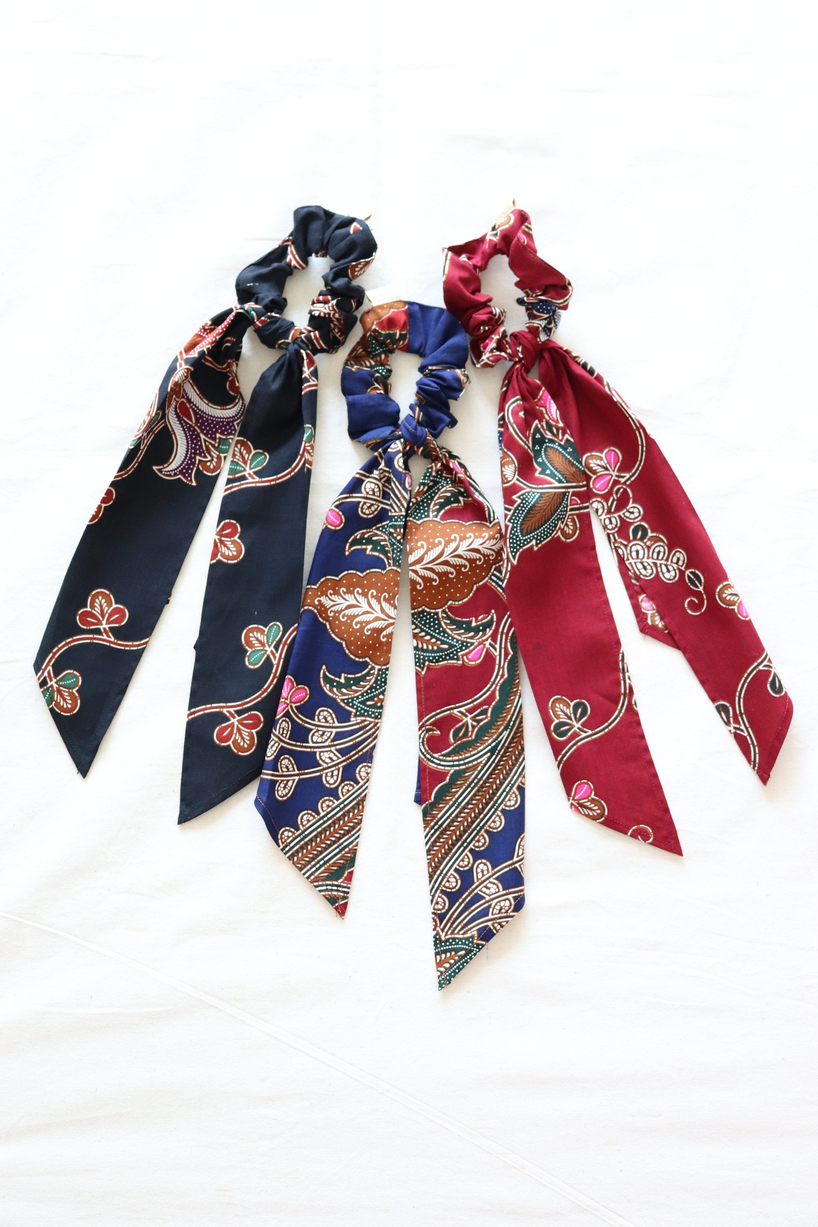 Batik Scrunchie w/ Ribbon [Set of 3] - Carols
