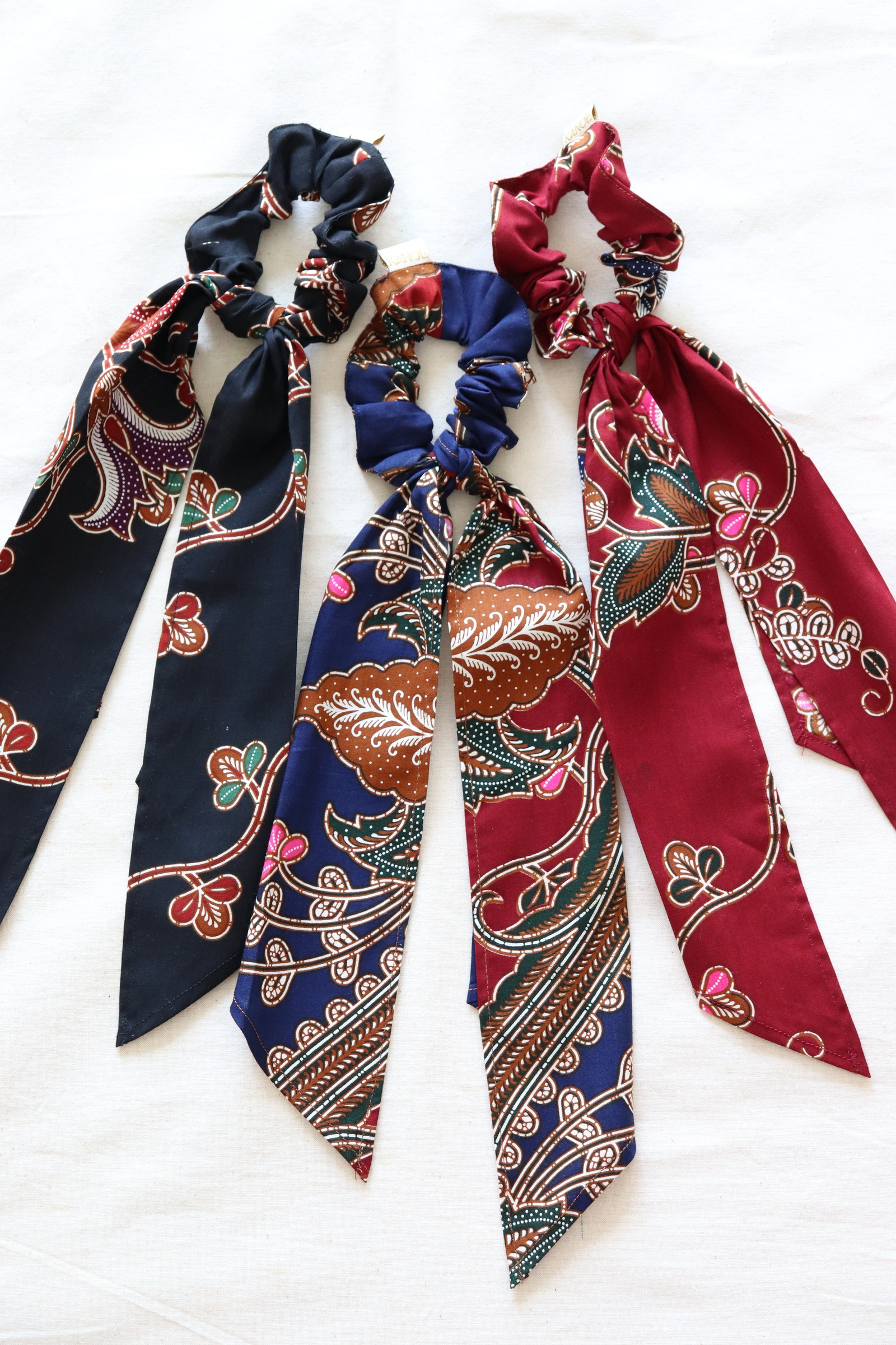 Batik Scrunchie w/ Ribbon [Set of 3] - Carols