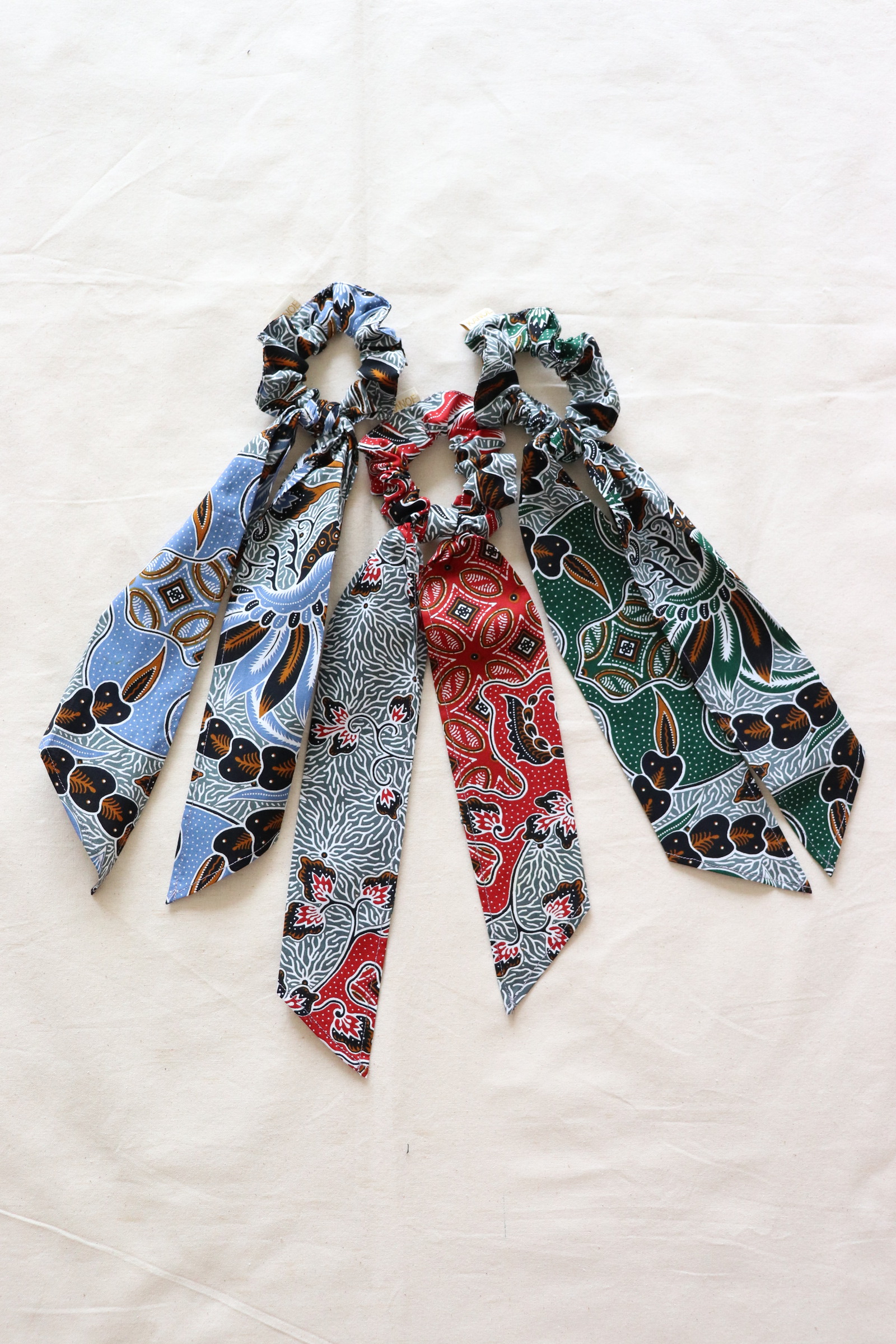 Batik Scrunchie w/ Ribbon [Set of 3] - Kitty