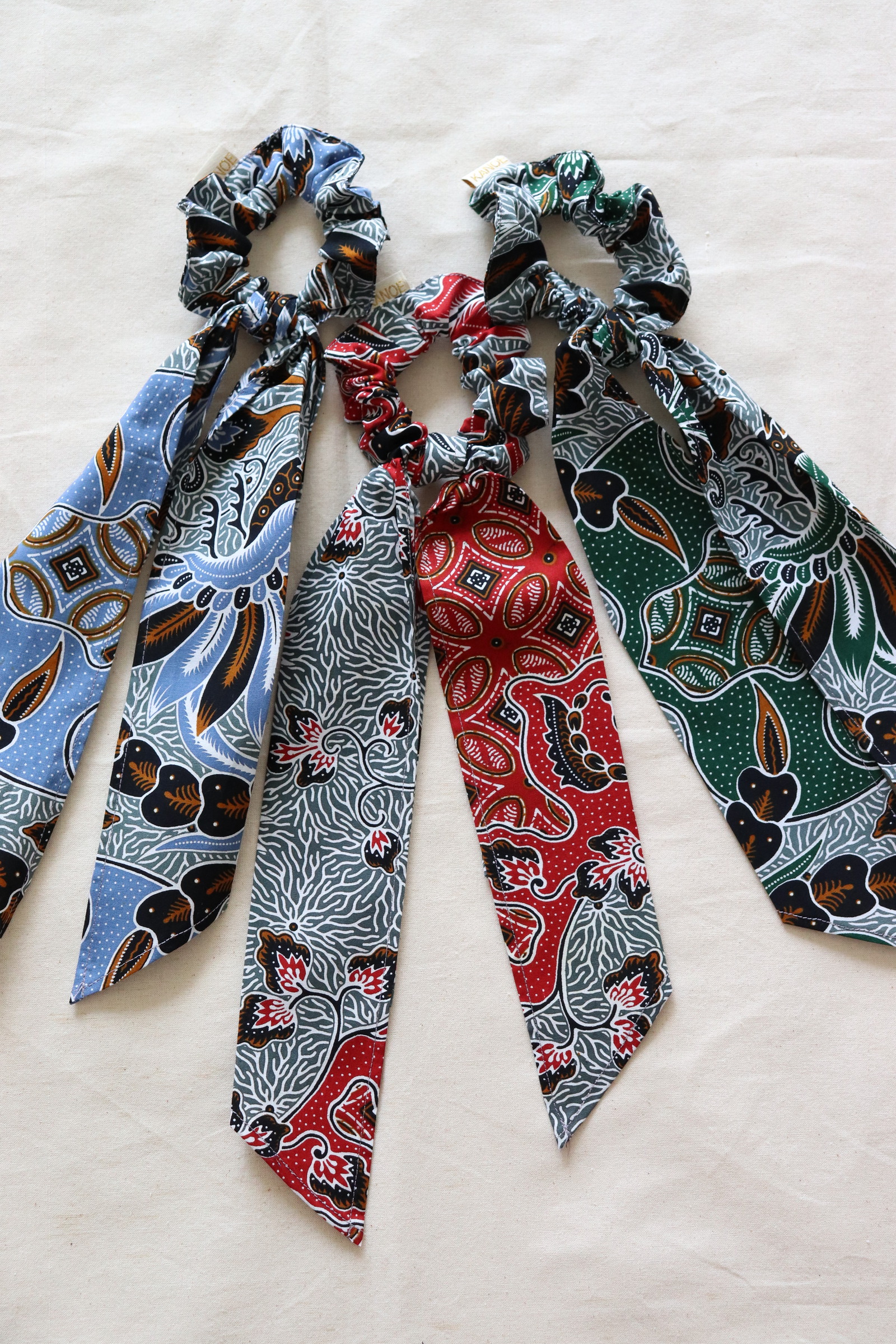 Batik Scrunchie w/ Ribbon [Set of 3] - Kitty
