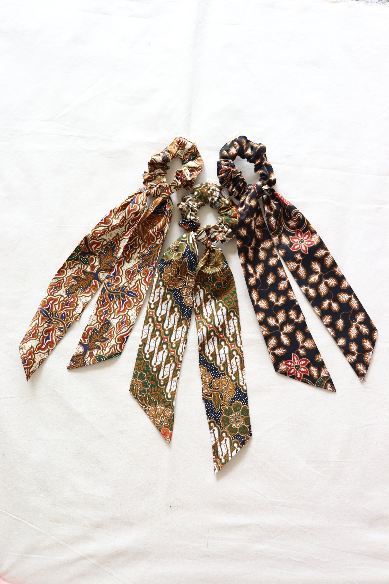 Batik Scrunchie w/ Ribbon [Set of 3] - Gemma