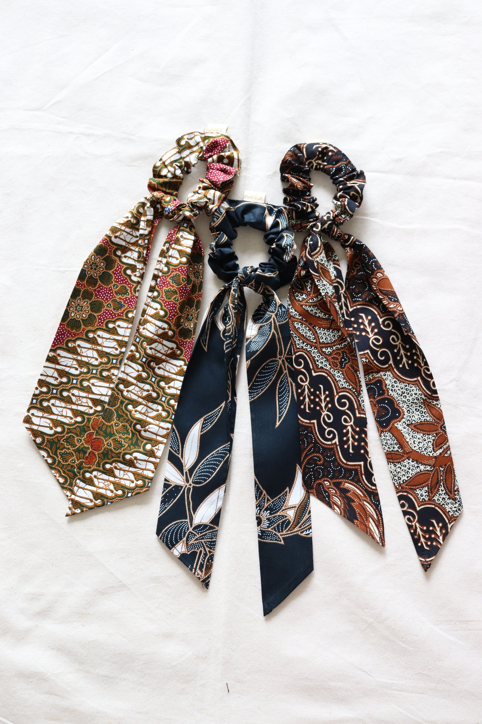 Batik Scrunchie w/ Ribbon [Set of 3] - Carey