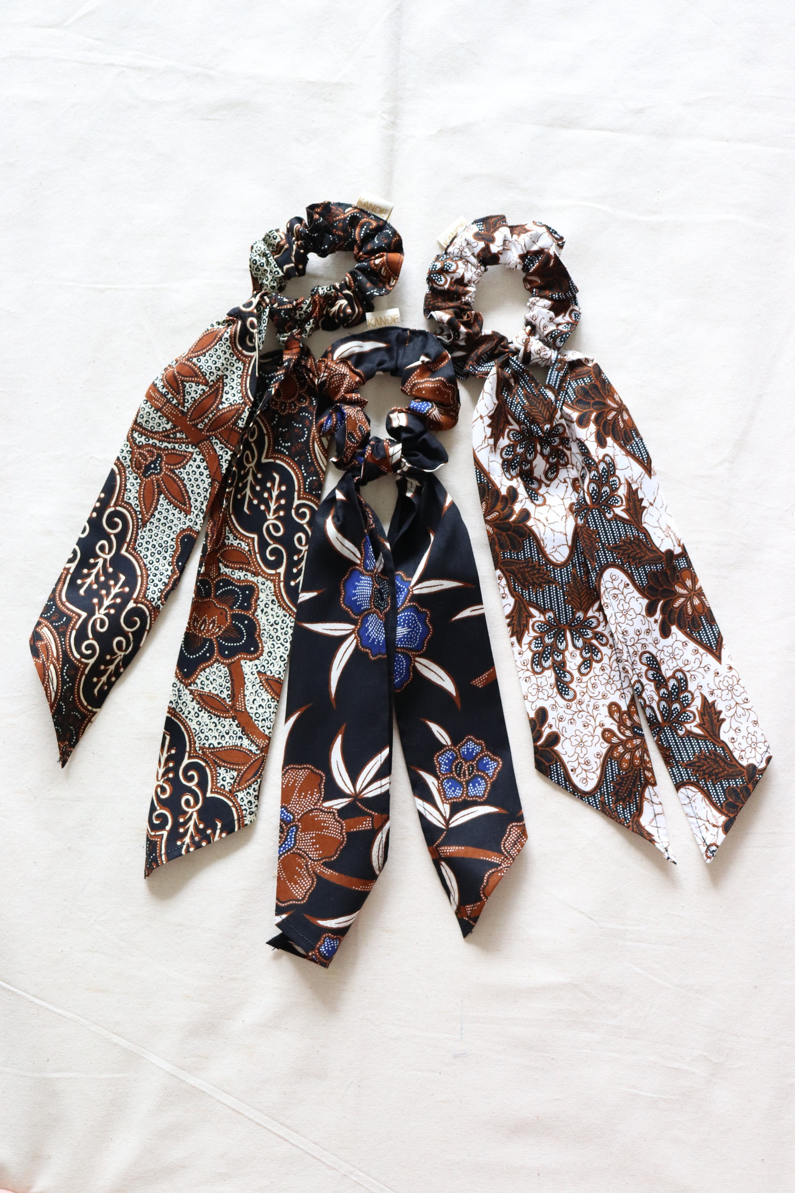 Batik Scrunchie w/ Ribbon [Set of 3] - Neutrals