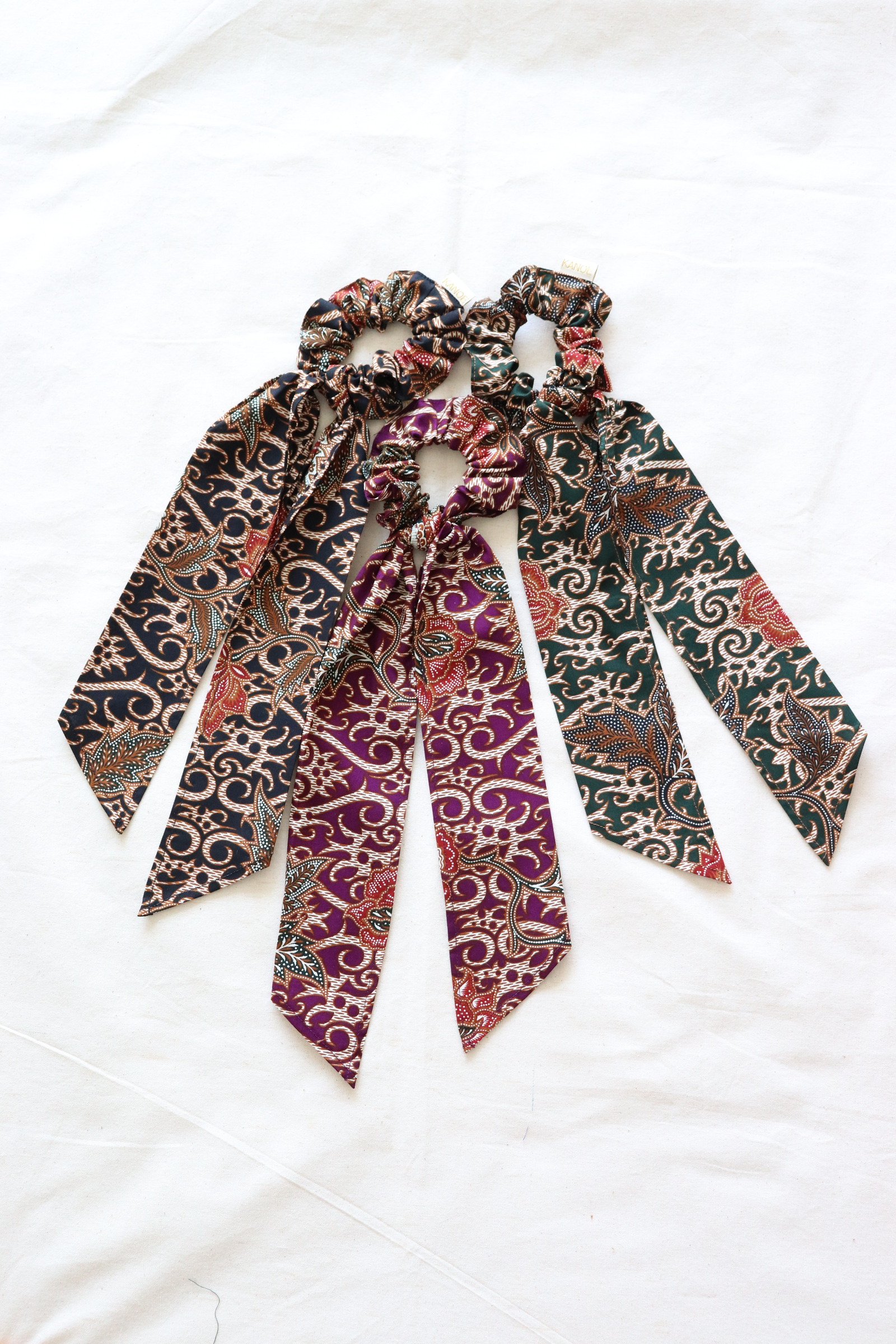 Batik Scrunchie w/ Ribbon [Set of 3] - Ikat