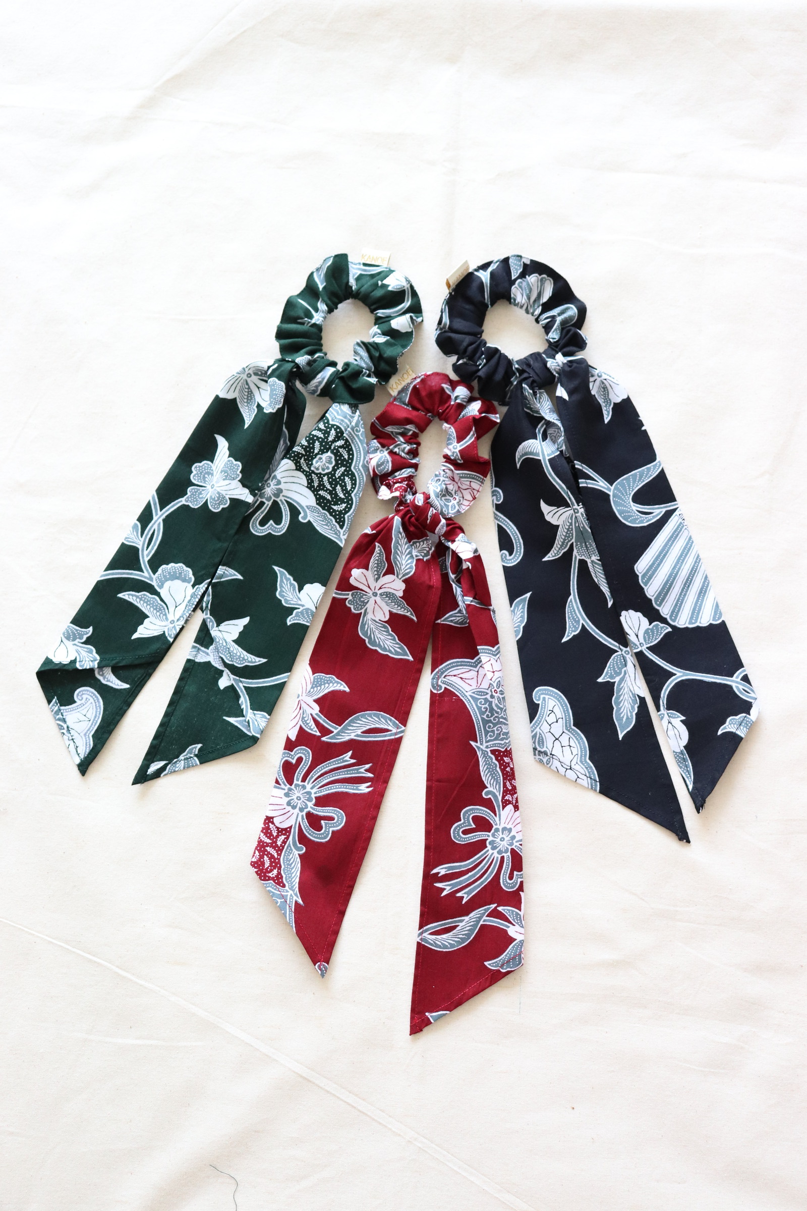 Batik Scrunchie w/ Ribbon [Set of 3] - Snowy