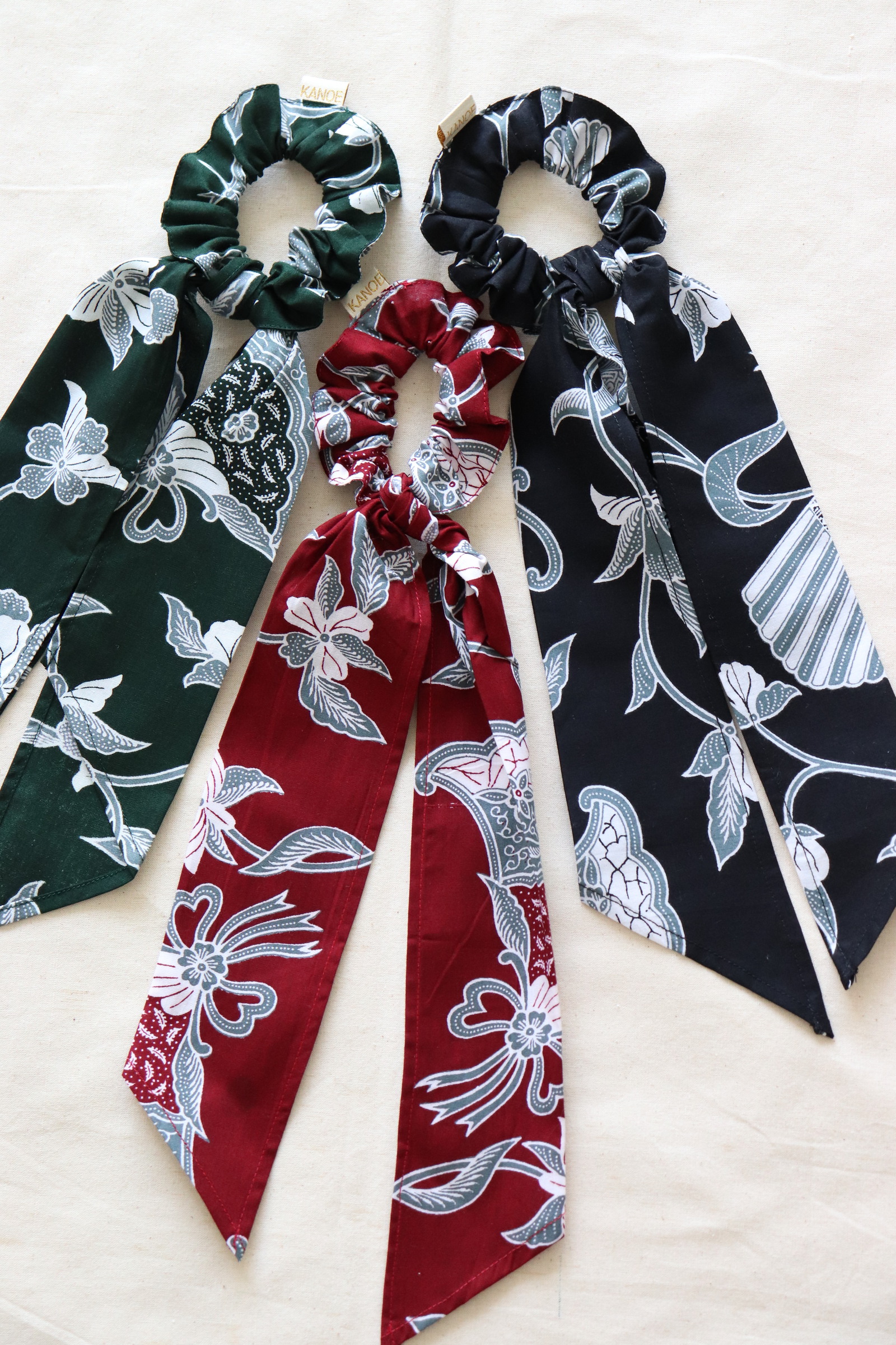 Batik Scrunchie w/ Ribbon [Set of 3] - Snowy