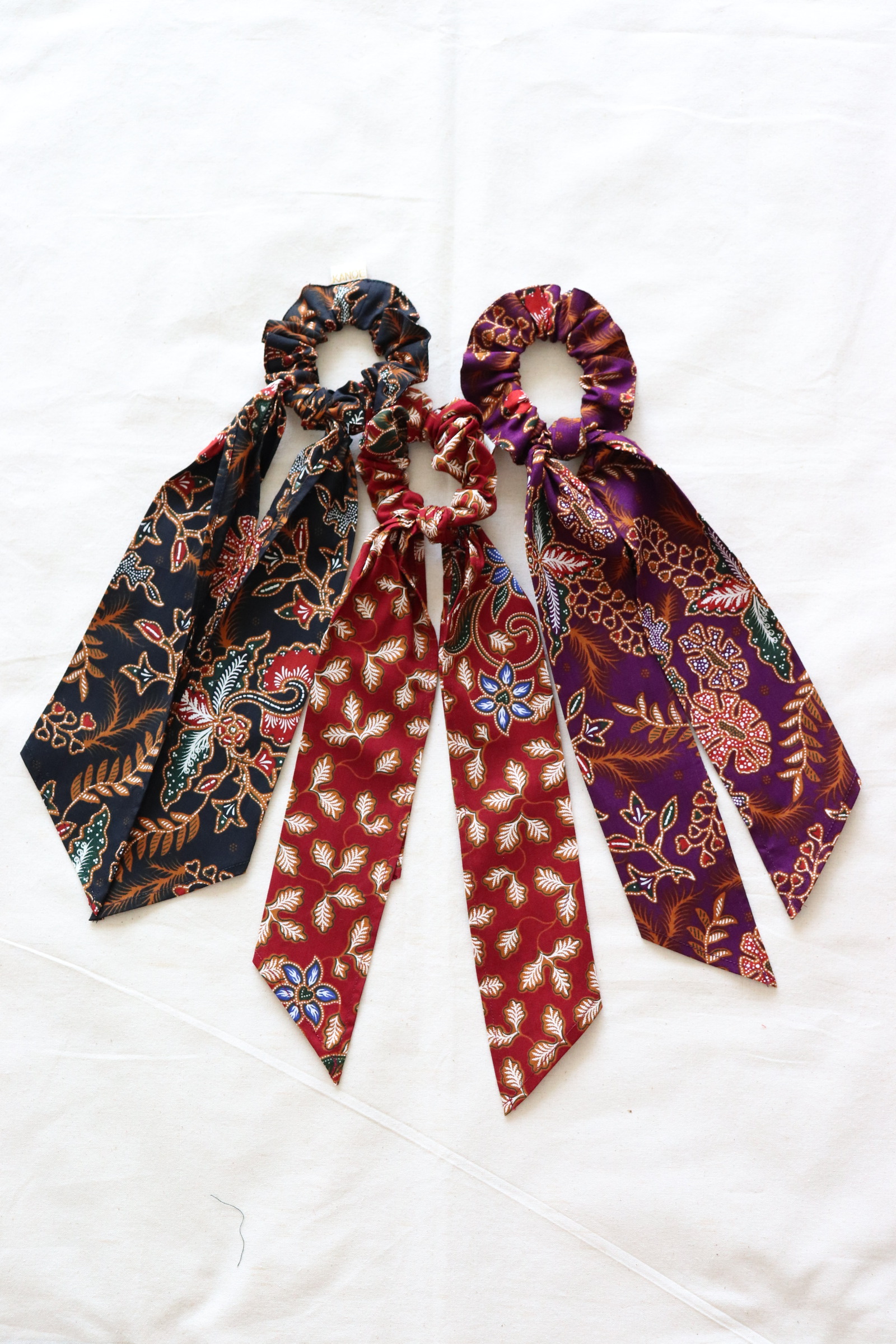 Batik Scrunchie w/ Ribbon [Set of 3] - Blueberry Jam