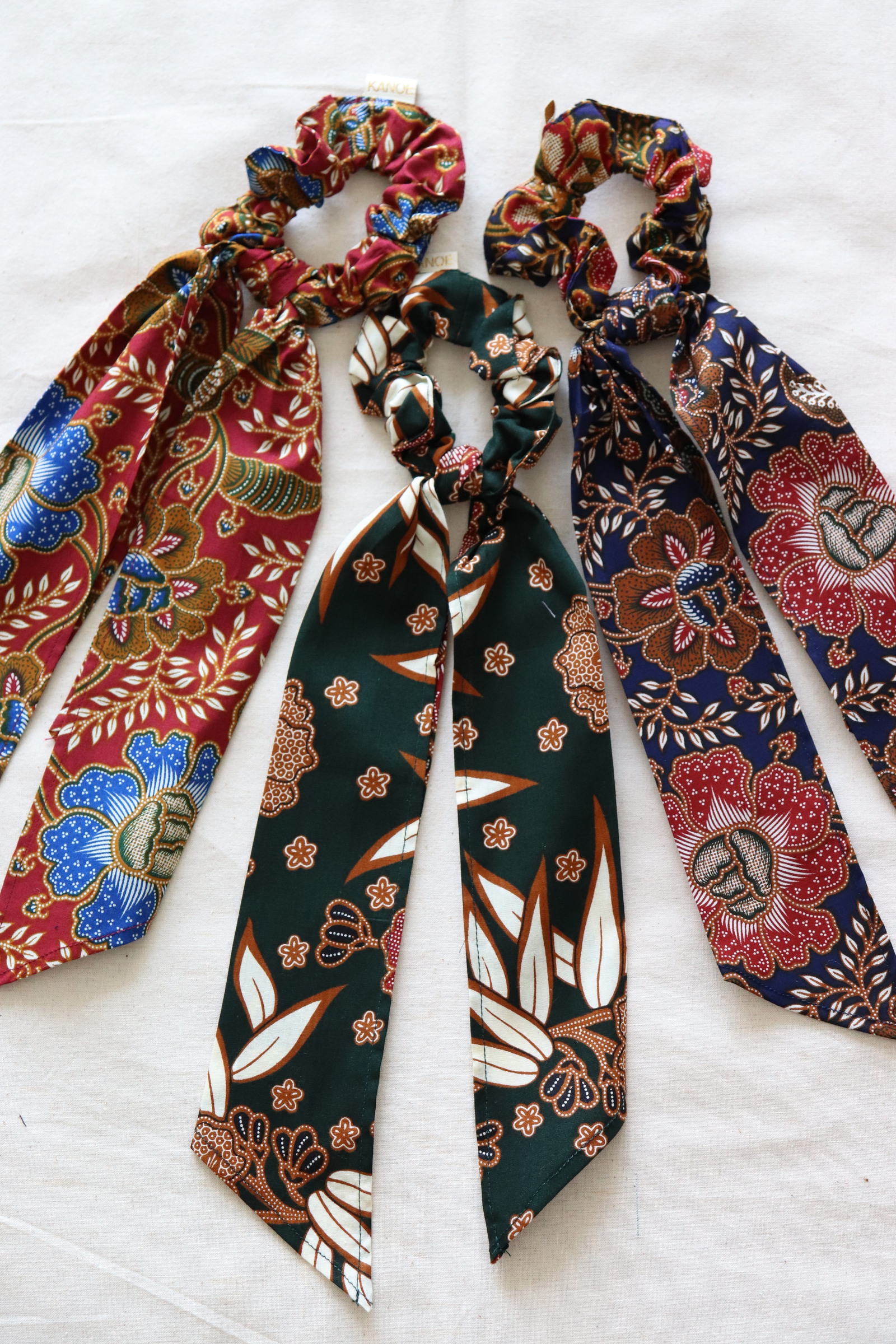 Batik Scrunchie w/ Ribbon [Set of 3] - Friends Forever