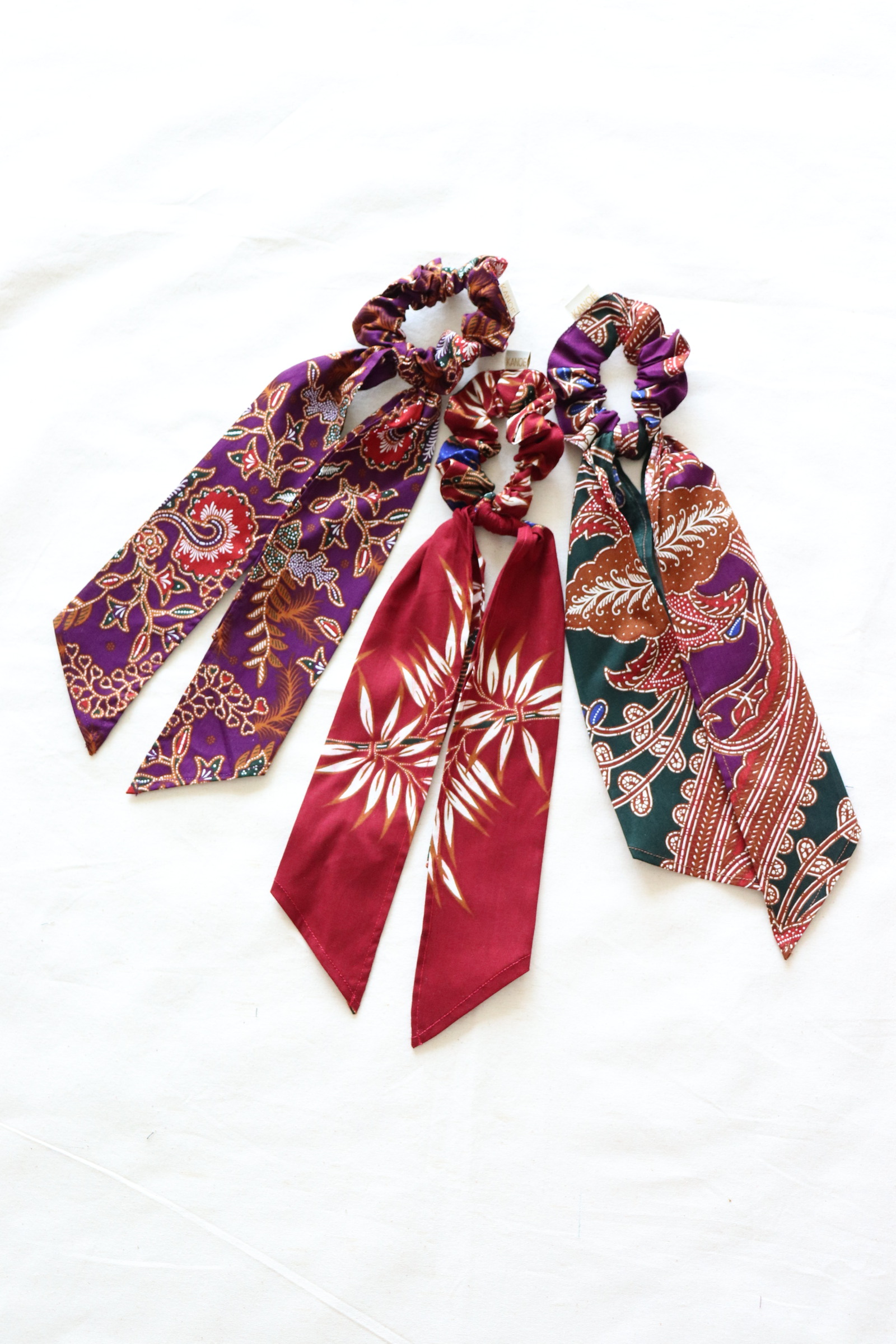 Batik Scrunchie w/ Ribbon [Set of 3] - Snowflakes