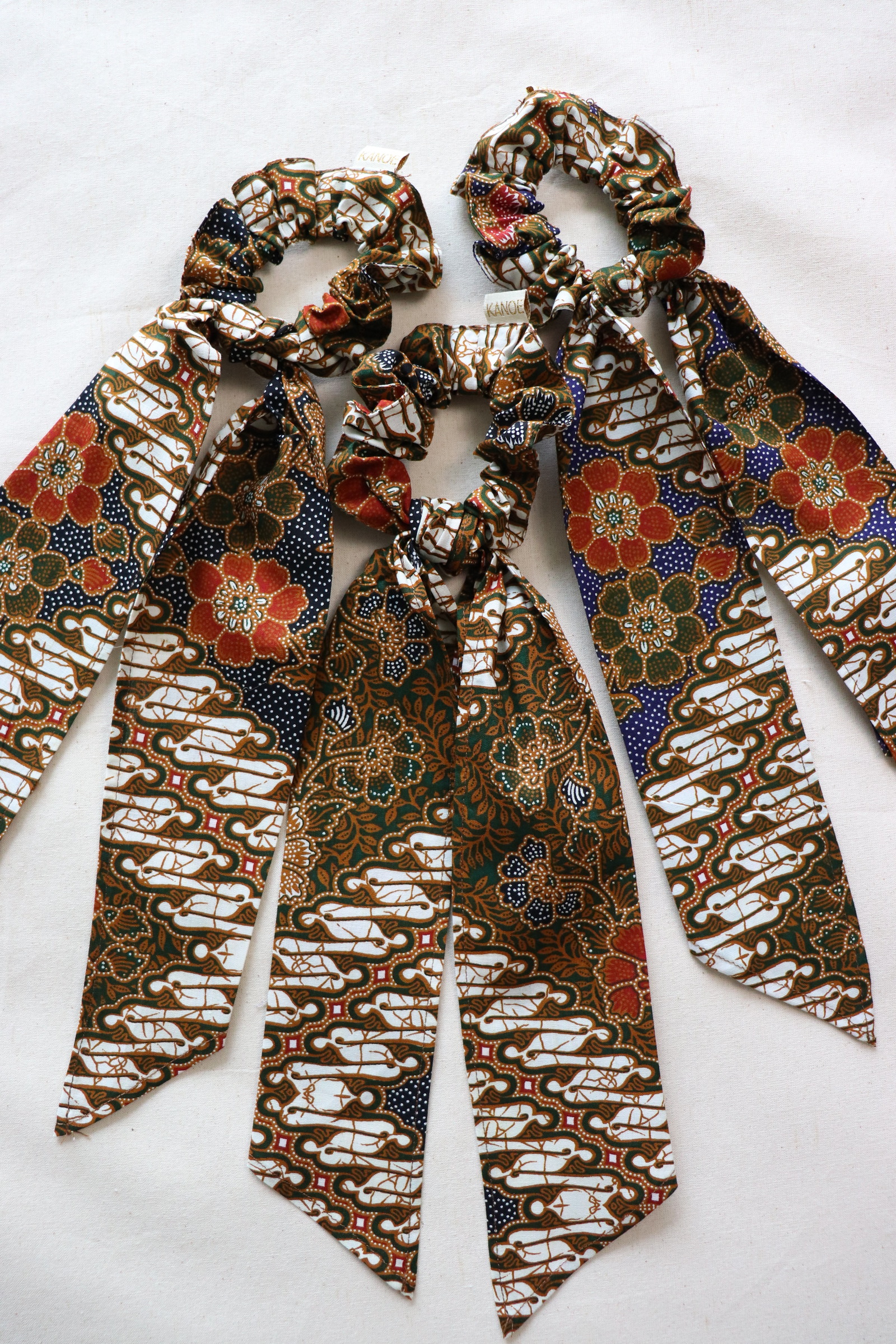 Batik Scrunchie w/ Ribbon [Set of 3] - Wrapped