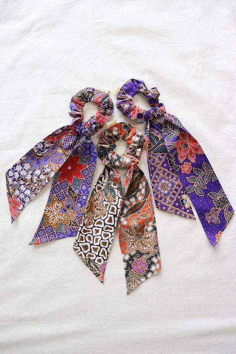 Baik-scrunchies-with-ribbon-set-of-three-9