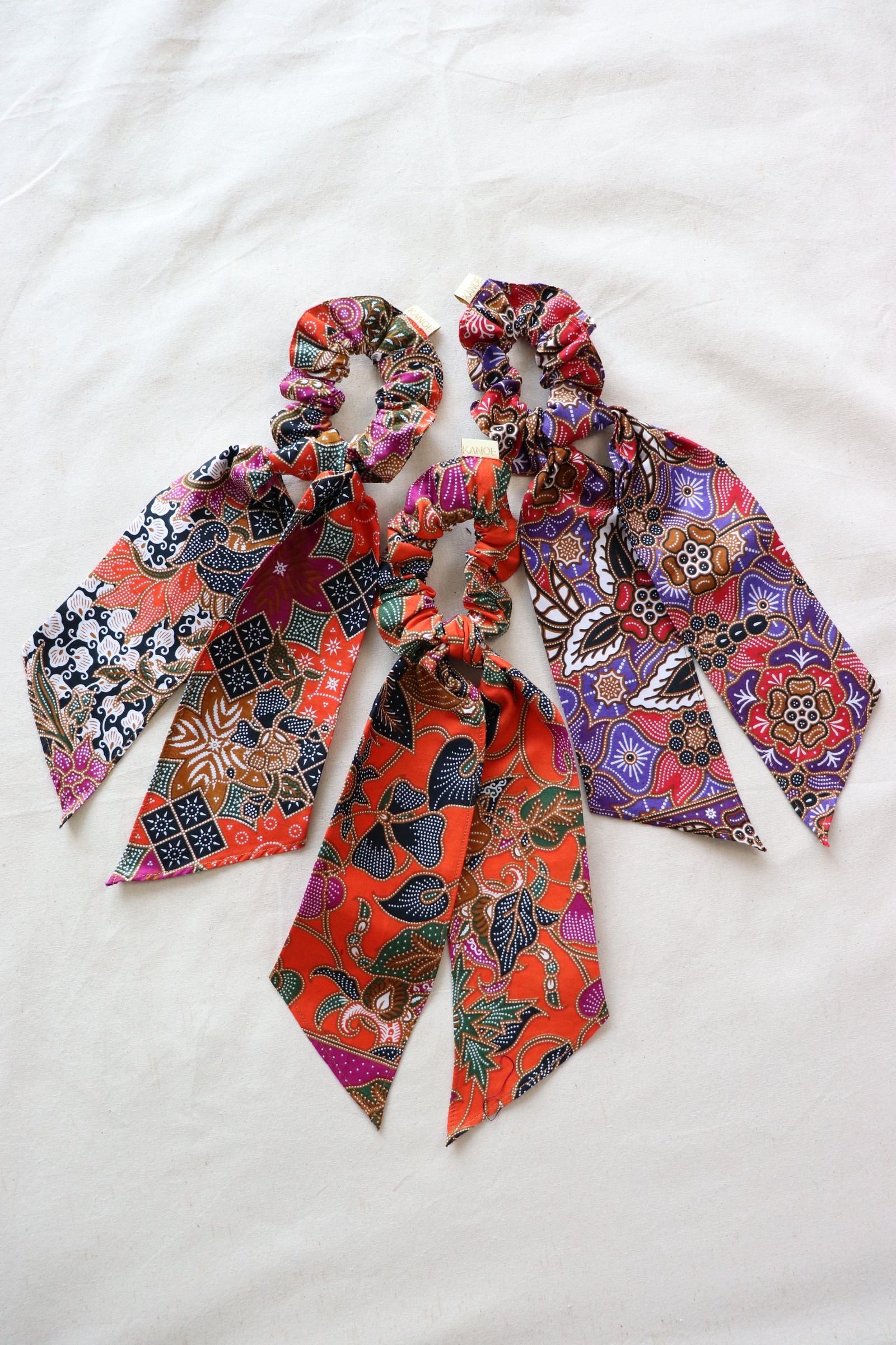 Batik Scrunchie w/ Ribbon [Set of 3] - Tangy Berry
