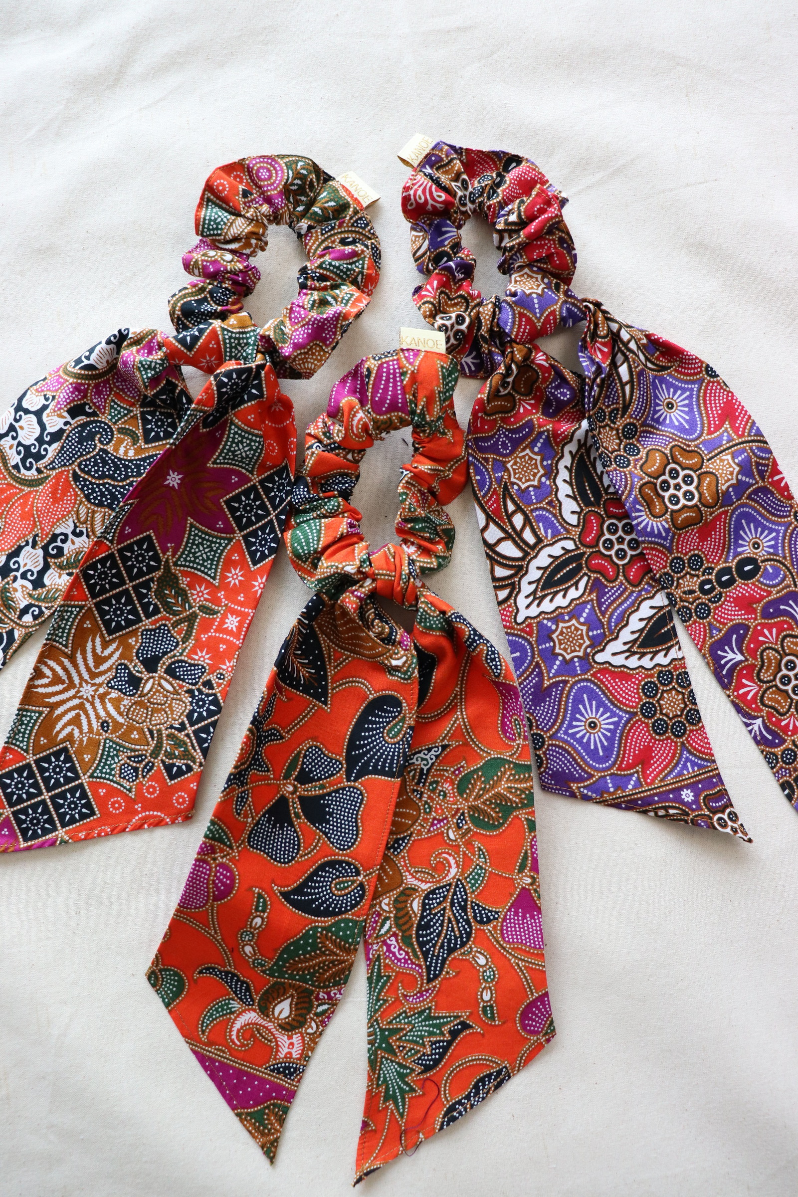 Batik Scrunchie w/ Ribbon [Set of 3] - Tangy Berry
