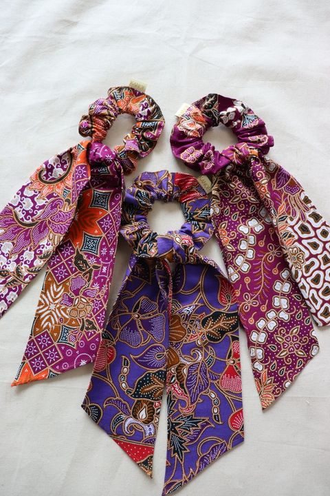 Baik-scrunchies-with-ribbon-set-of-three-16