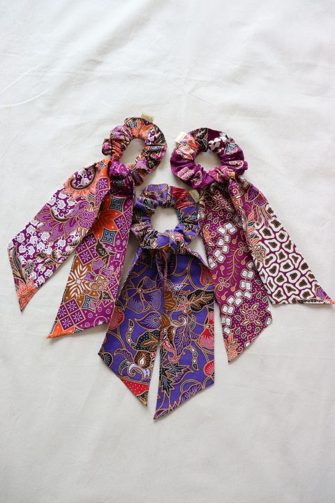 Baik-scrunchies-with-ribbon-set-of-three-15