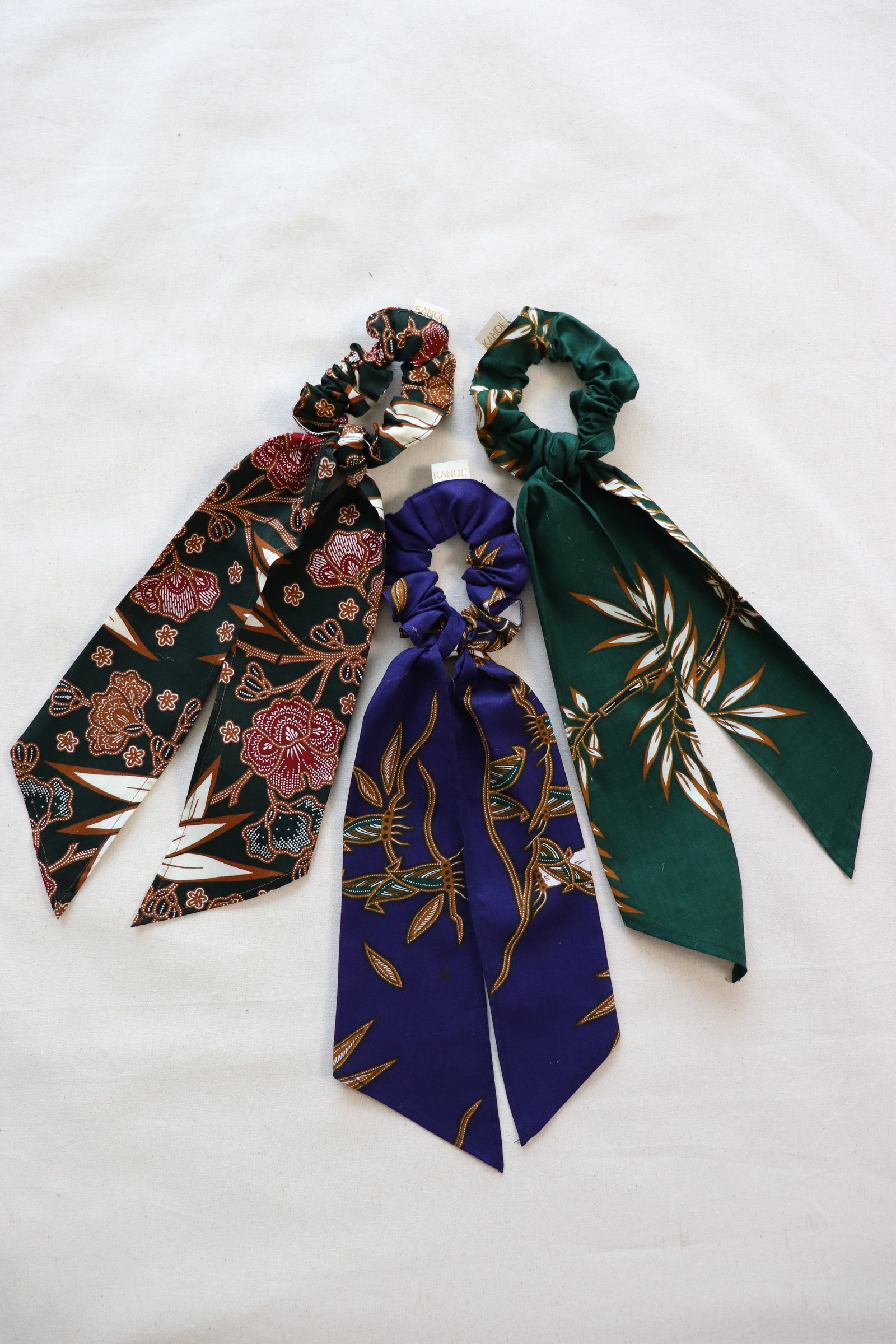 Batik Scrunchie w/ Ribbon [Set of 3] - Blitzen
