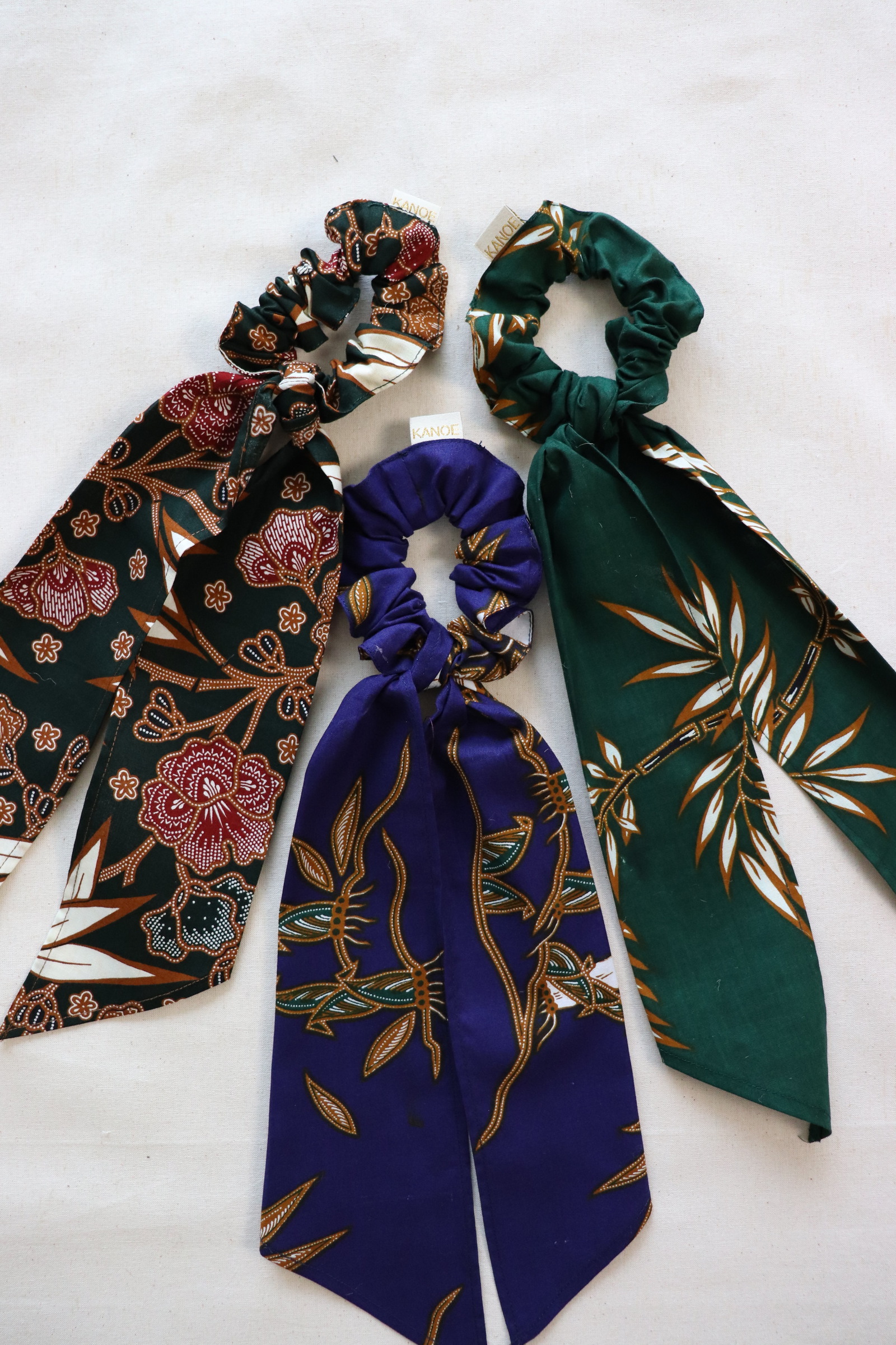 Batik Scrunchie w/ Ribbon [Set of 3] - Blitzen