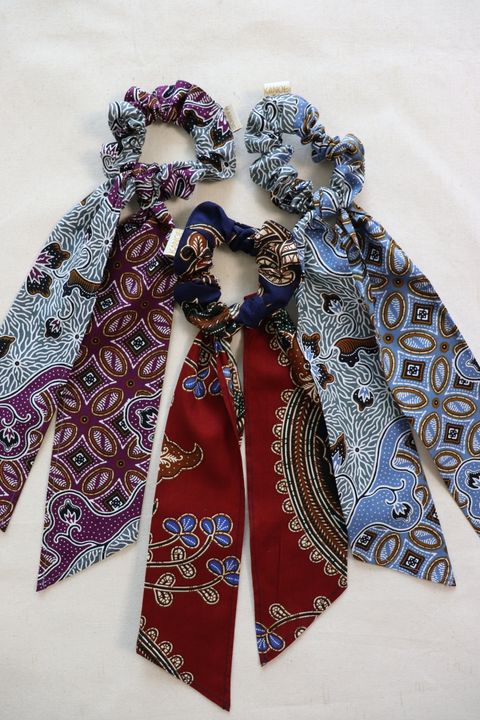 Baik-scrunchies-with-ribbon-set-of-three-26