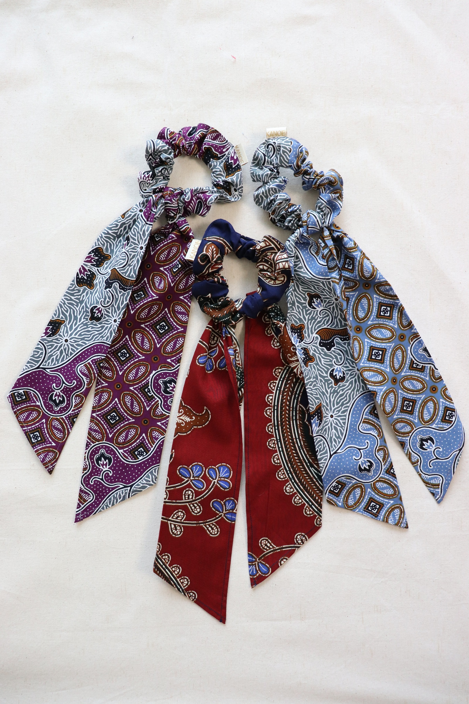Batik Scrunchie w/ Ribbon [Set of 3] - Sleigh Bells